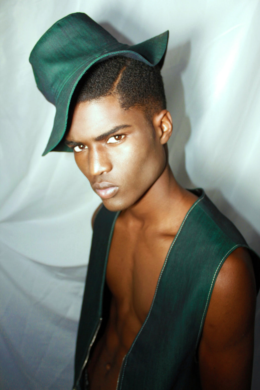 GREEN DENIM BUCKET HAT
