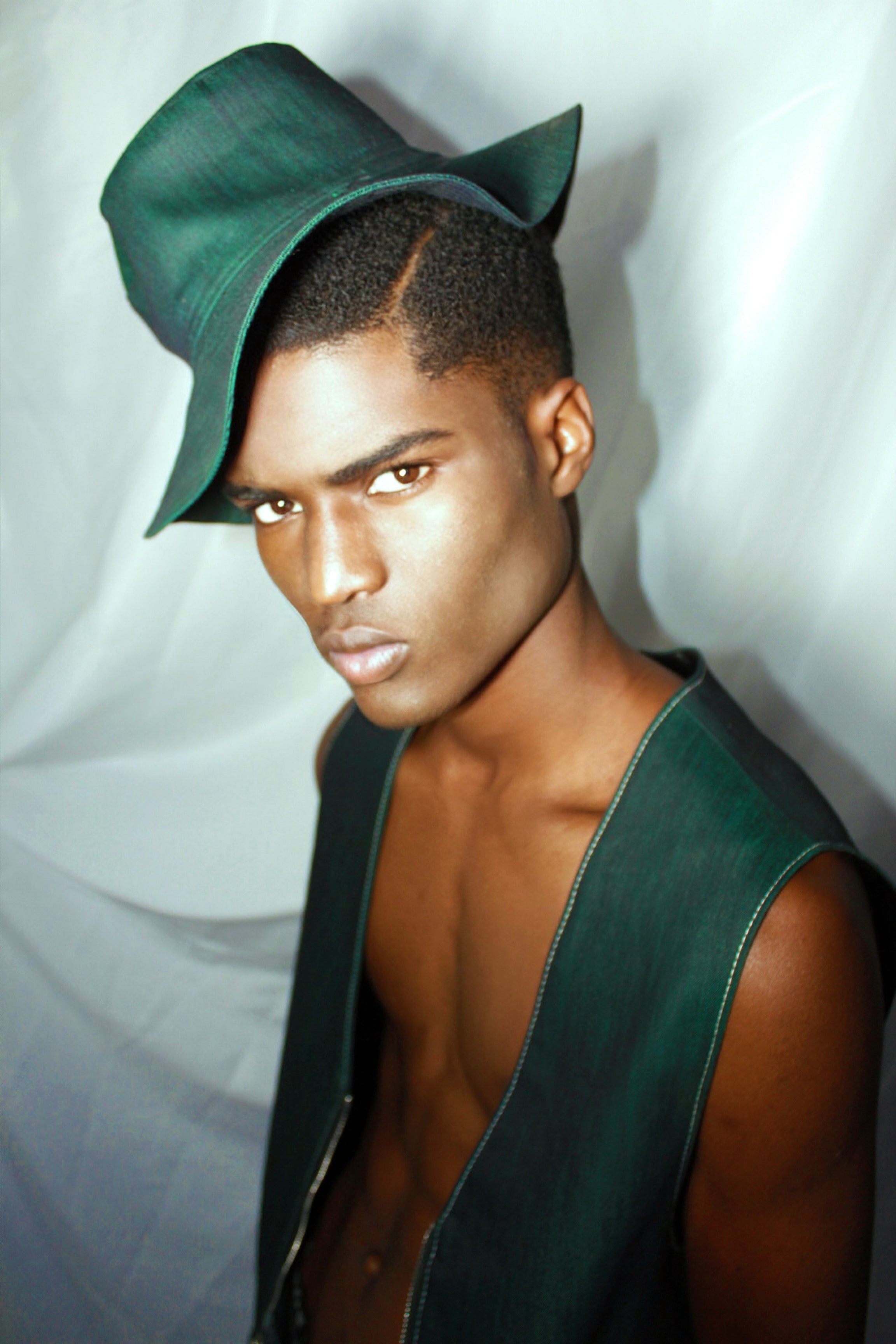 GREEN DENIM BUCKET HAT