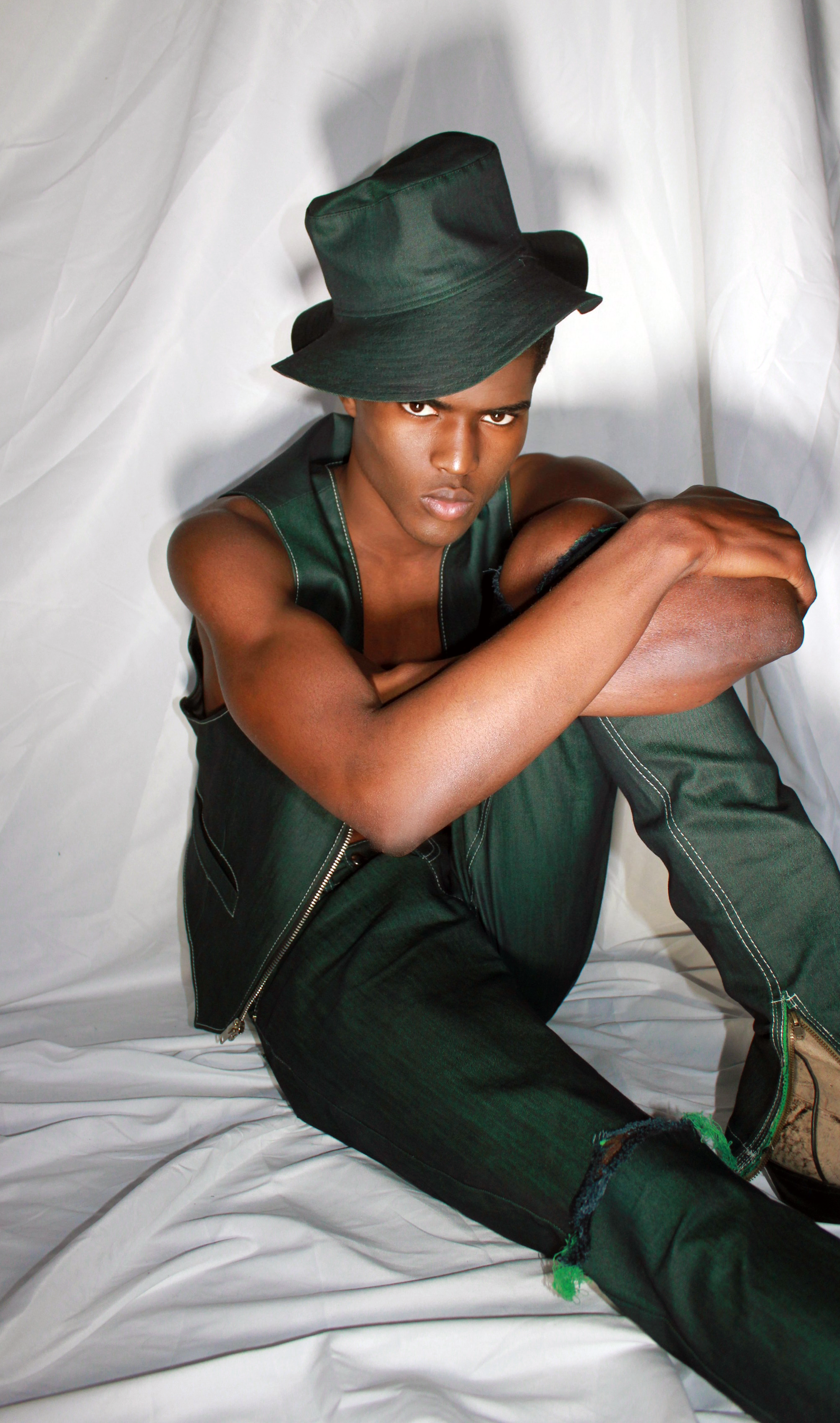 GREEN DENIM BUCKET HAT