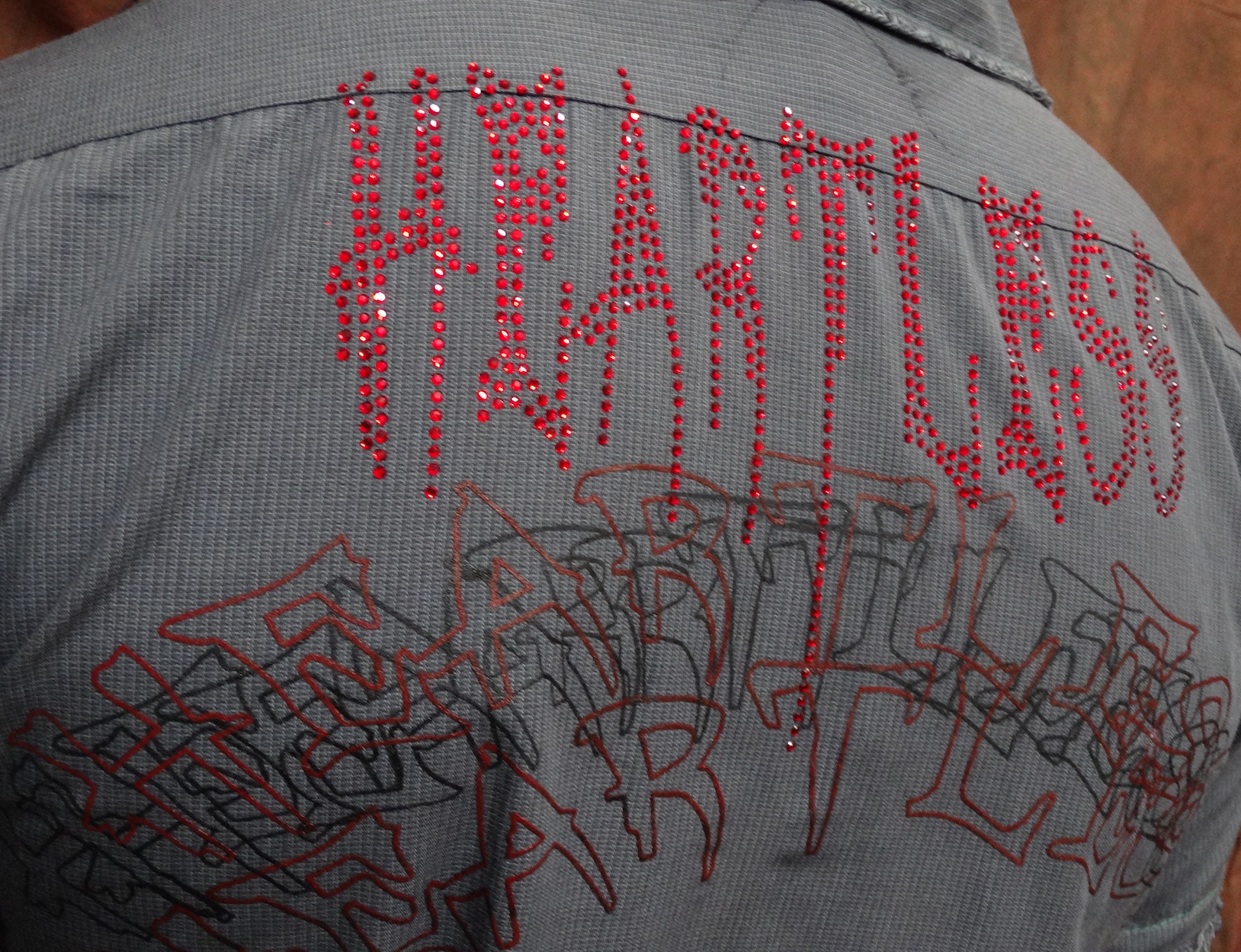 EXTENDED SLEEVE WORK SHIRT WITH HEARTLESS MOTIF